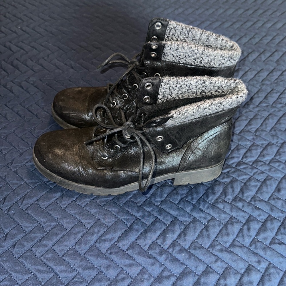 Arizona shiny black combat style boots size 9!